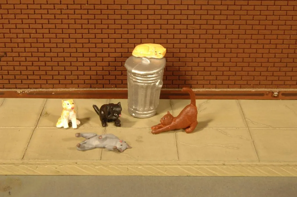 Bachmann Trains - FIGURES - CATS with GARBAGE CAN (6pcs/pk) - O Scale