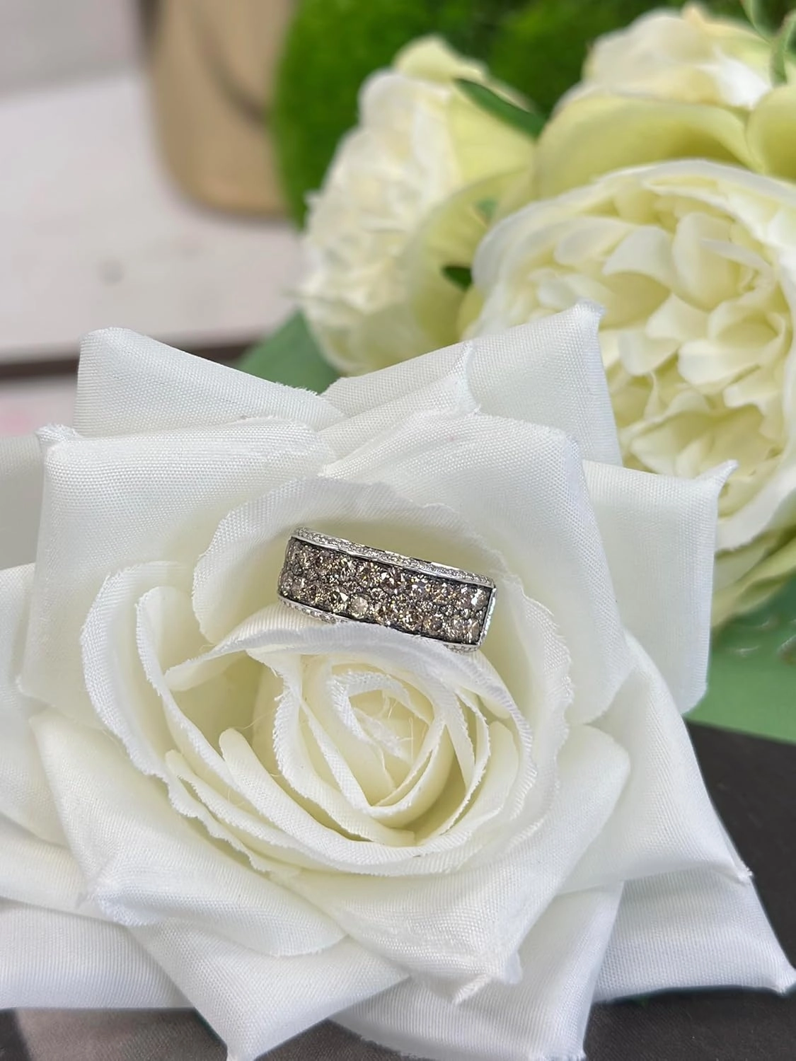 LE VIAN 1 1/2 Carat White and Chocolate Diamond Pave Statement Ring for Women | 14k White Gold Anniversary Ring for Her(White/Brown, I1-I2, 1.53 cttw) Wedding Promise Band Size 6.5 to 8