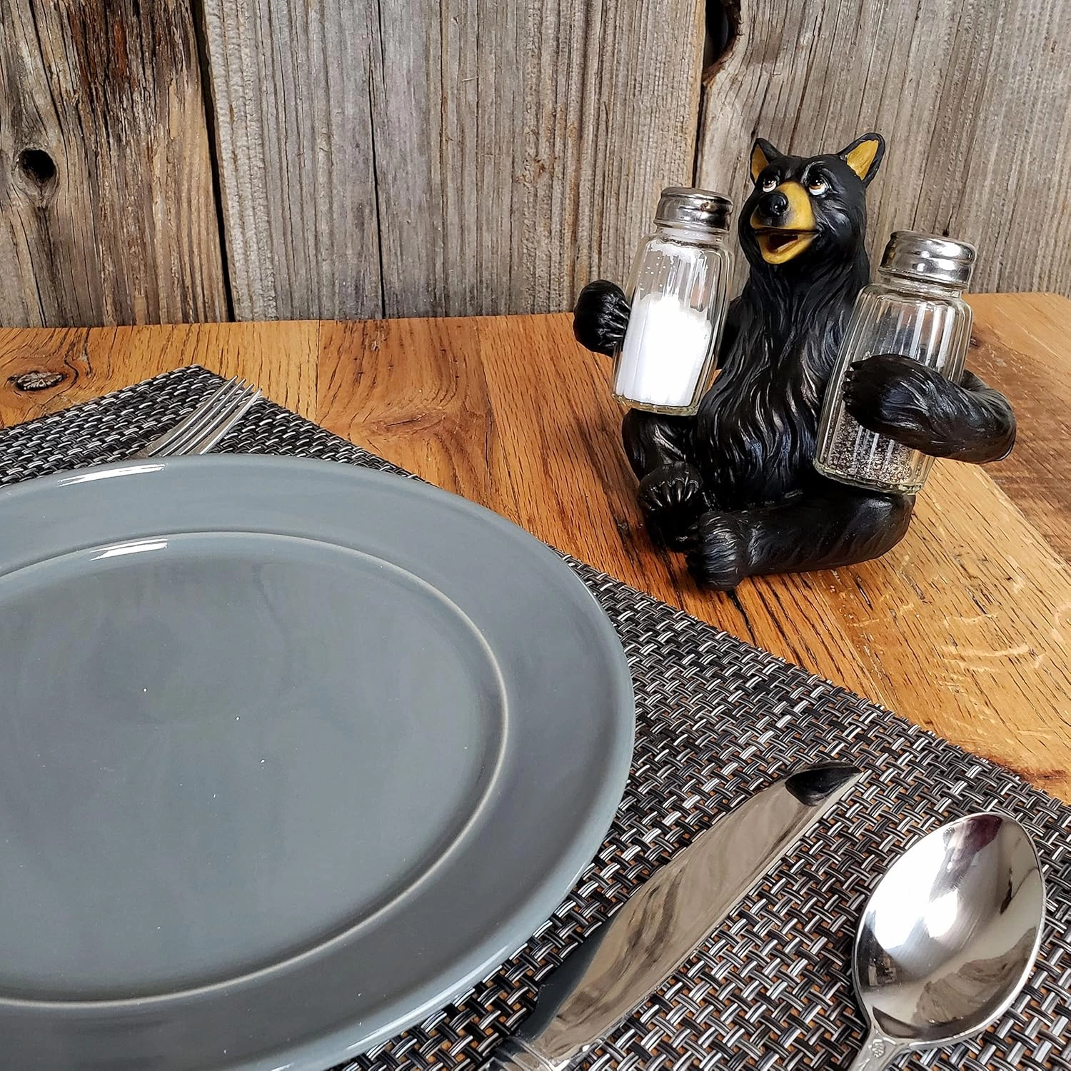 Rivers Edge Products Salt and Pepper Shakers Set, Unique Poly Resin and Glass Spice Dispenser, Novelty Kitchen Counter Décor